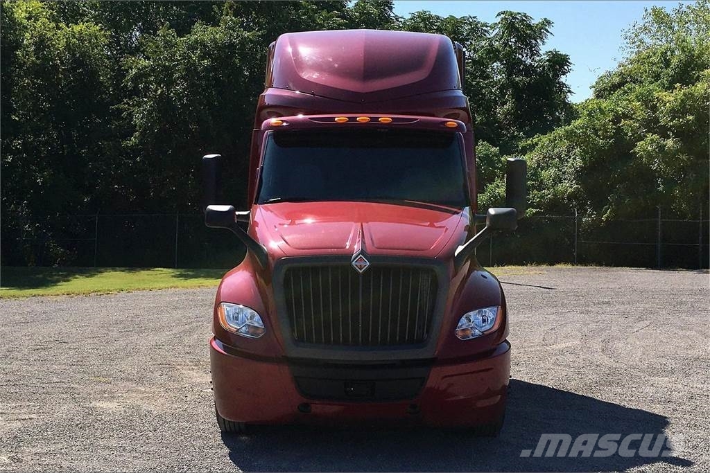 International LT625 6x4 Prime Movers