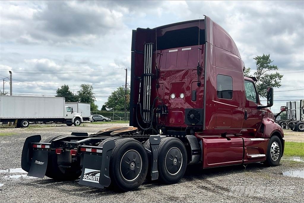 International LT625 6x4 Prime Movers