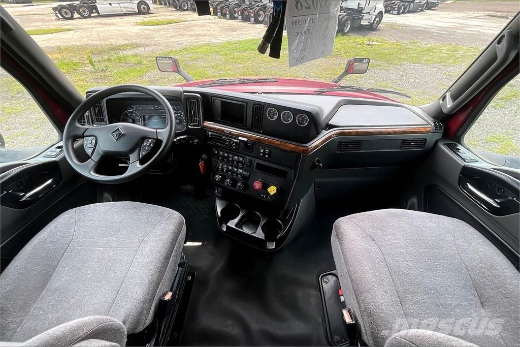International LT625 6x4 Prime Movers