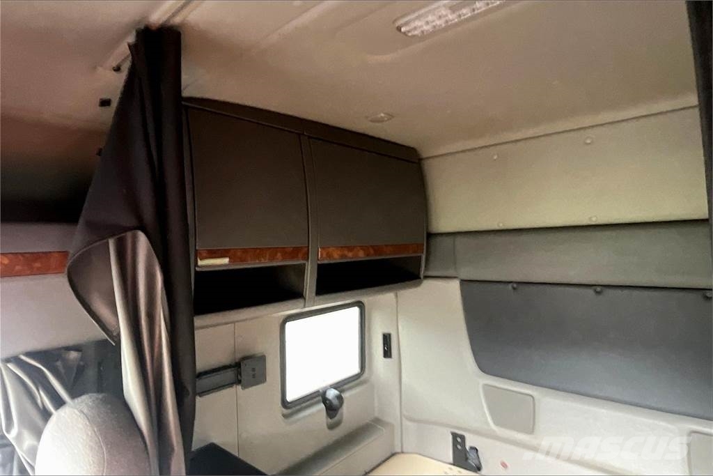 International LT625 6x4 Prime Movers