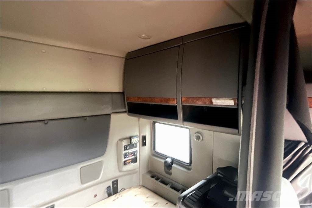 International LT625 6x4 Prime Movers