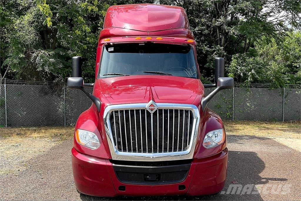 International LT625 6x4 Prime Movers