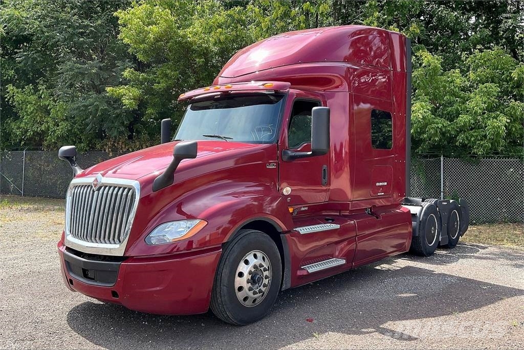 International LT625 6x4 Prime Movers