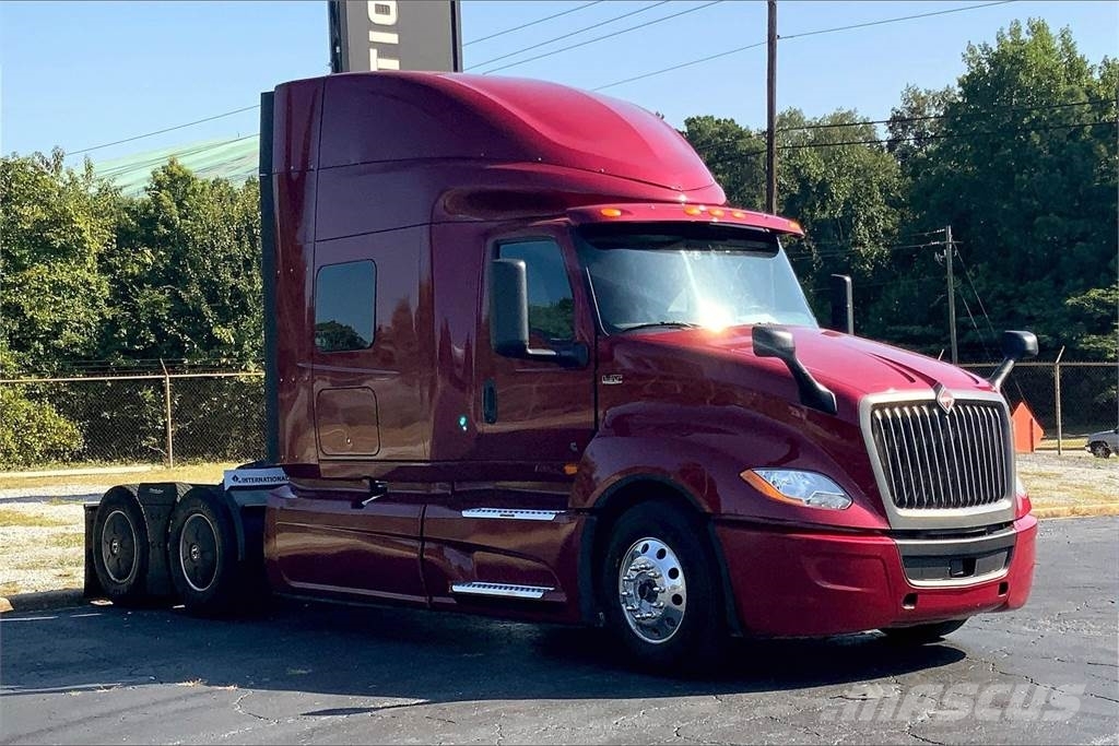 International LT625 6x4 Prime Movers