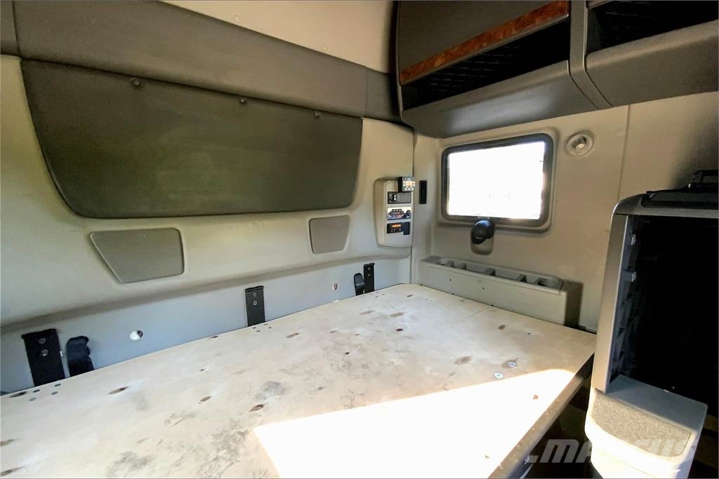 International LT625 6x4 Prime Movers
