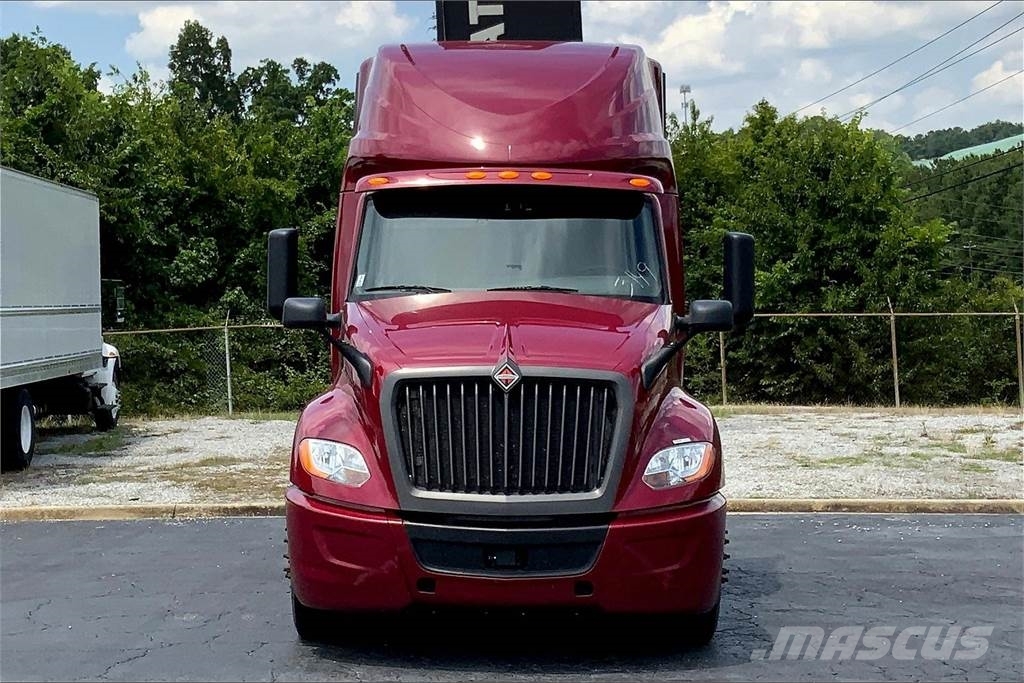 International LT625 6x4 Prime Movers