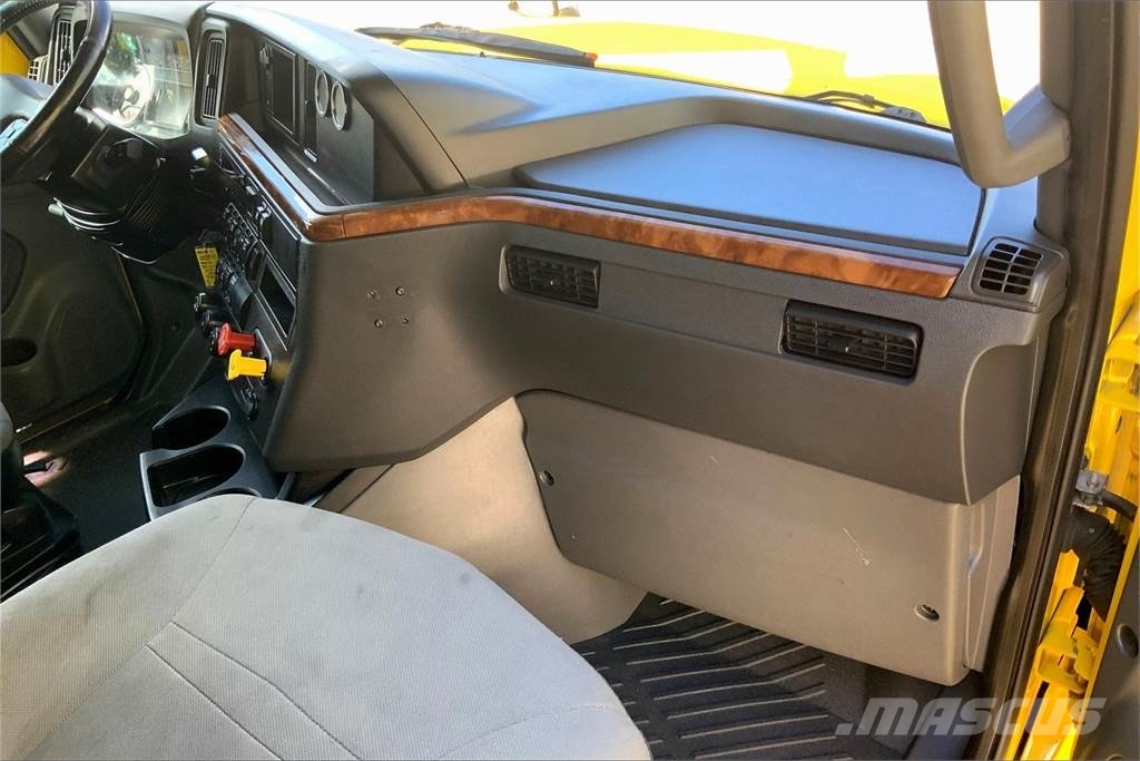 International LT625 6x4 Prime Movers