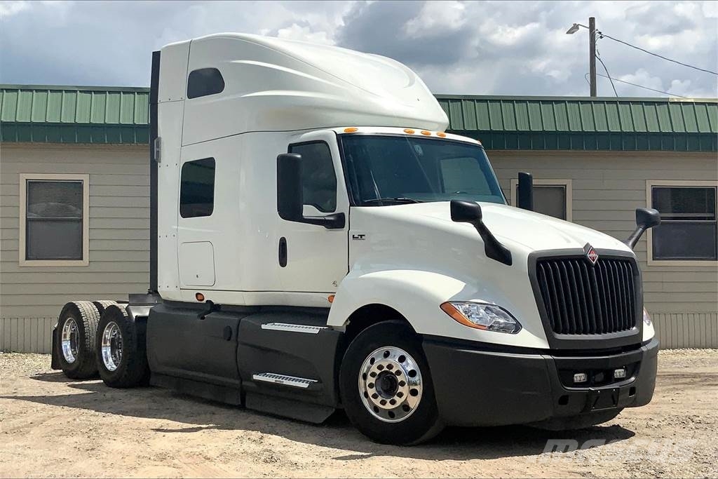 International LT625 6x4 Prime Movers
