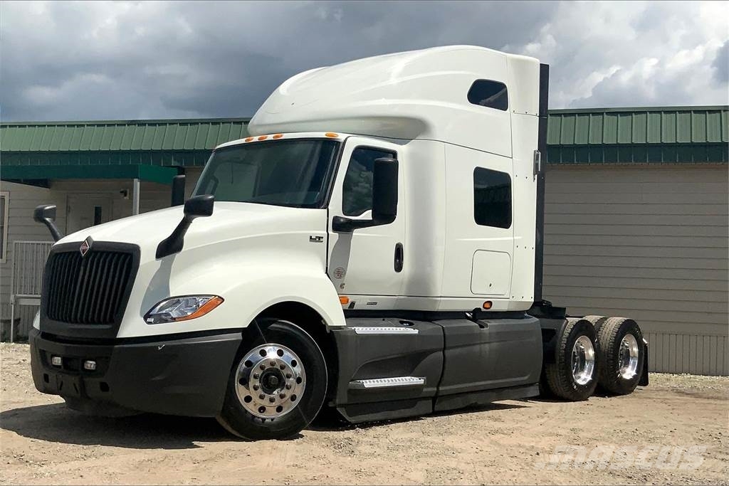 International LT625 6x4 Prime Movers