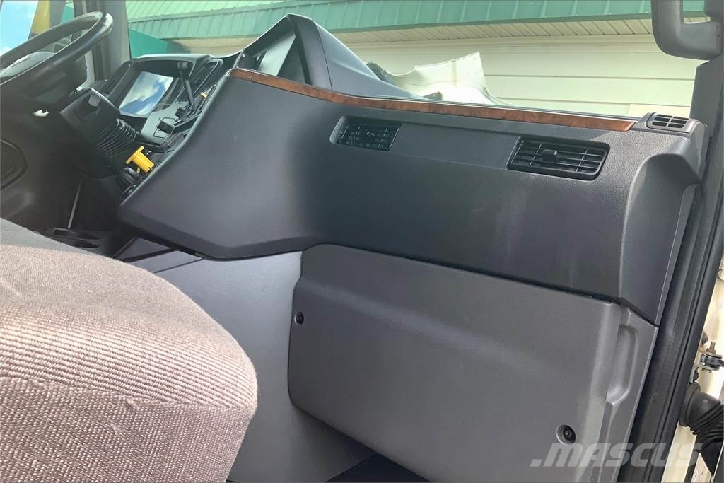 International LT625 6x4 Prime Movers