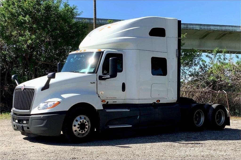 International LT625 6x4 Prime Movers