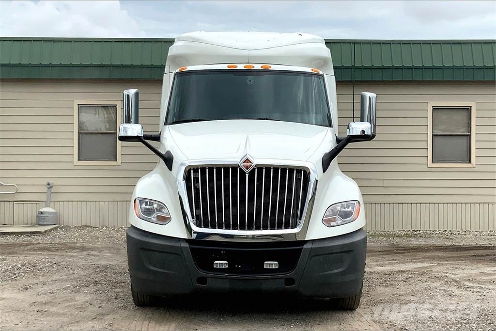 International LT625 6x4 Prime Movers