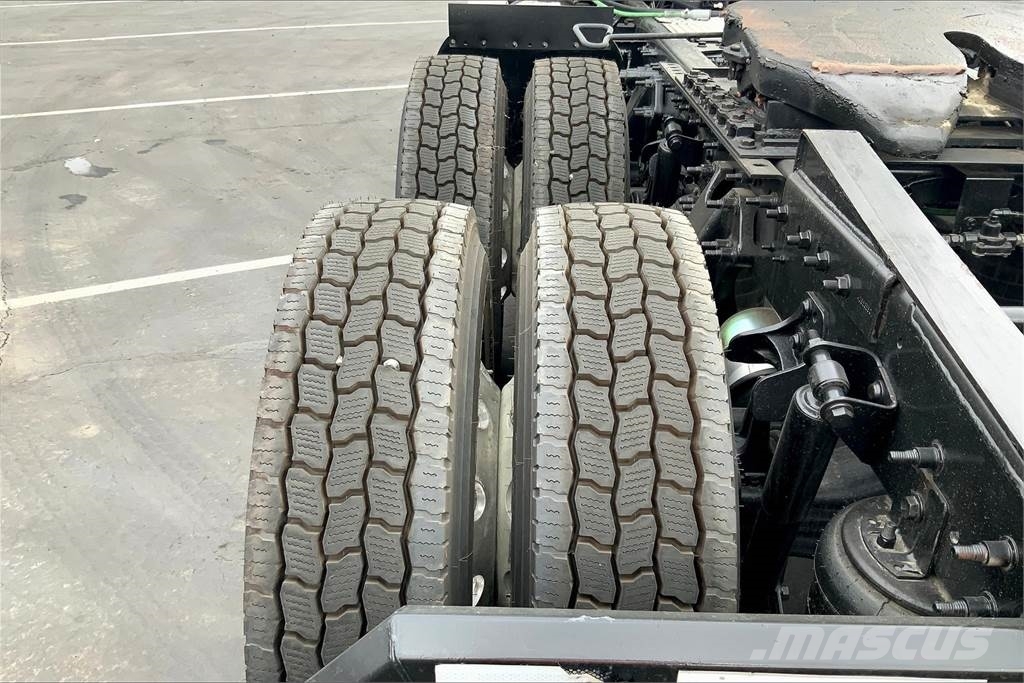 International LT625 6x4 Prime Movers