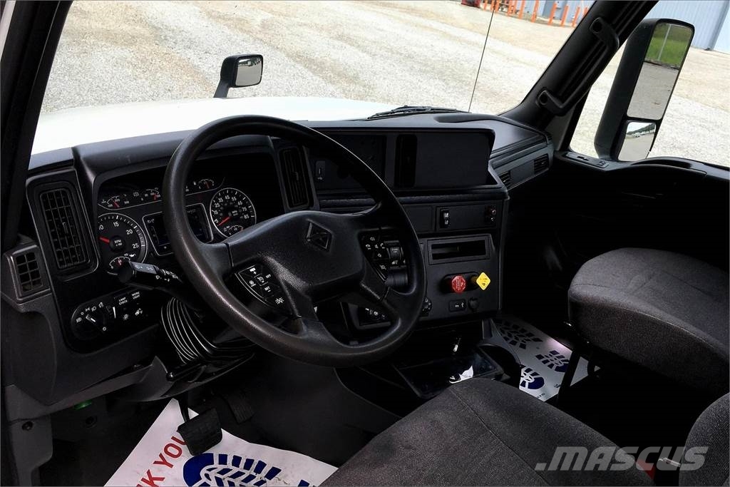 International LT625 6x4 Τράκτορες