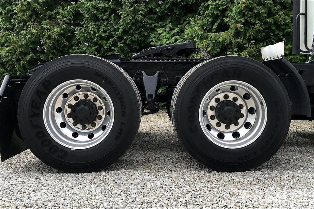 International LT625 6x4 Τράκτορες