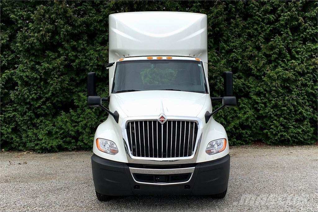 International LT625 6x4 Τράκτορες