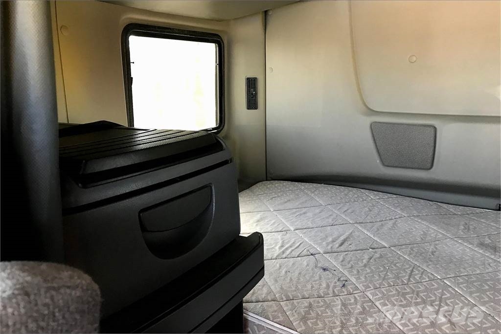 International LT625 6x4 Vetopöytäautot