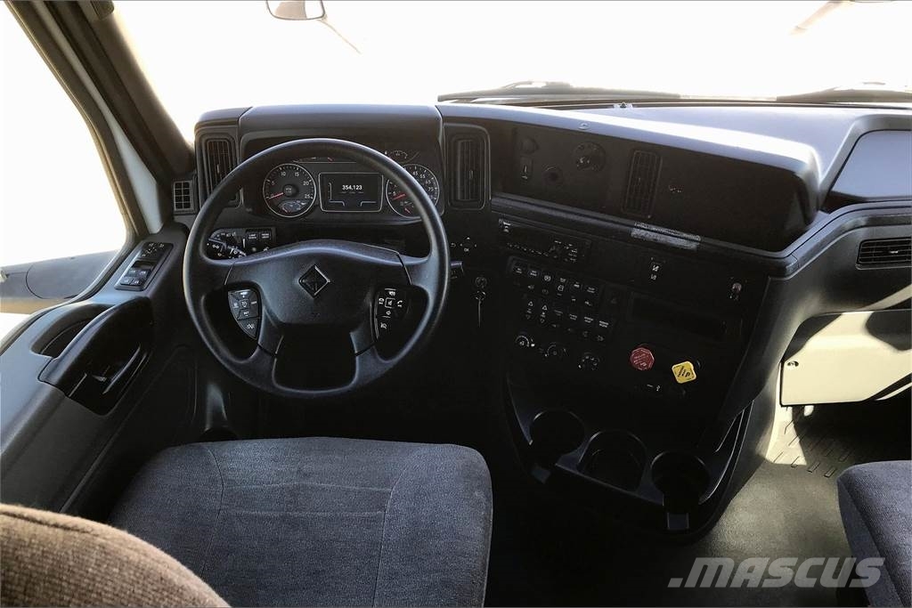 International LT625 6x4 Vetopöytäautot