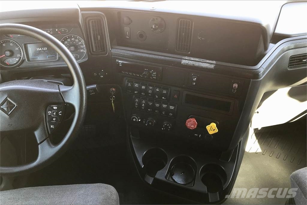 International LT625 6x4 Vetopöytäautot