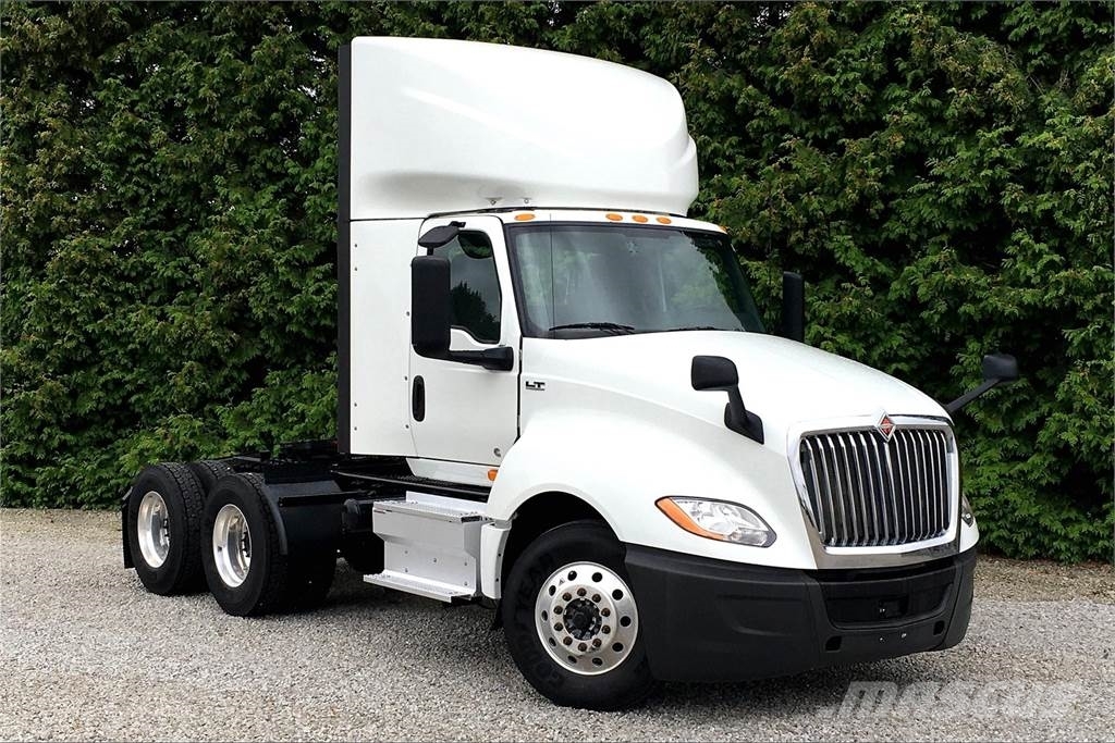 International LT625 6x4 Prime Movers