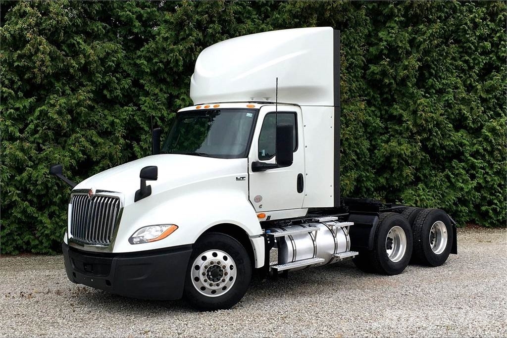 International LT625 6x4 Prime Movers