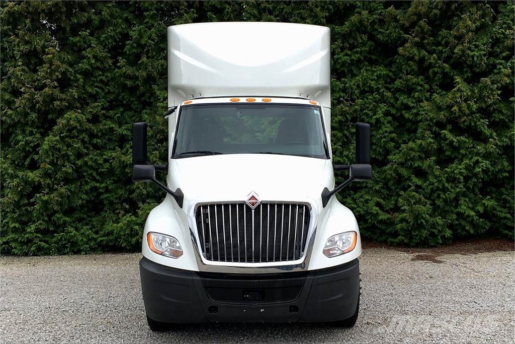 International LT625 6x4 Prime Movers