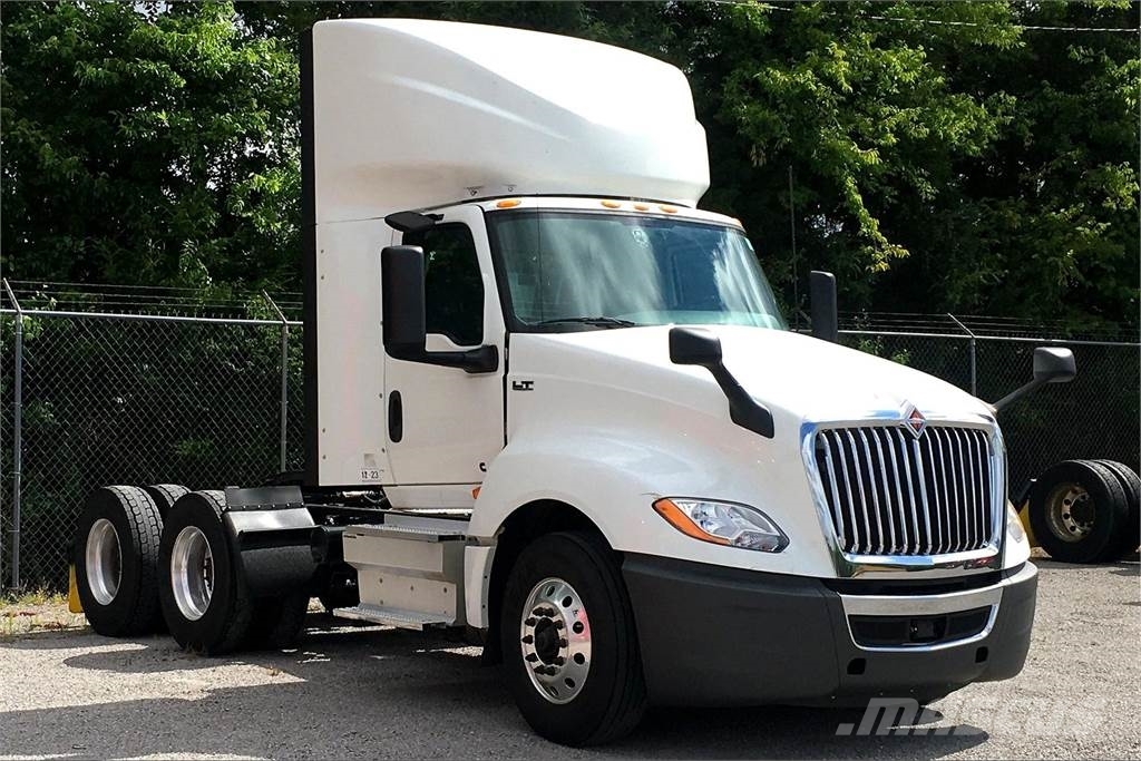 International LT625 6x4 Prime Movers