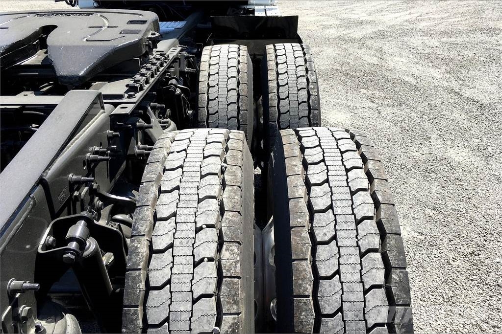 International LT625 6x4 Prime Movers