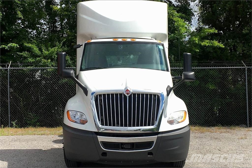 International LT625 6x4 Prime Movers