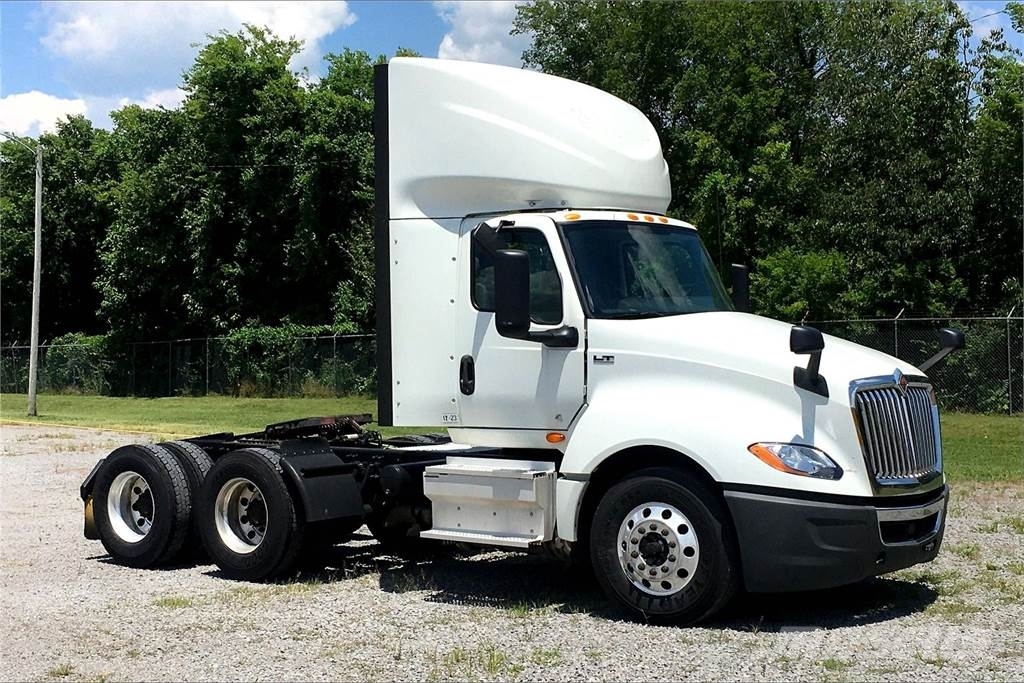 International LT625 6x4 Prime Movers