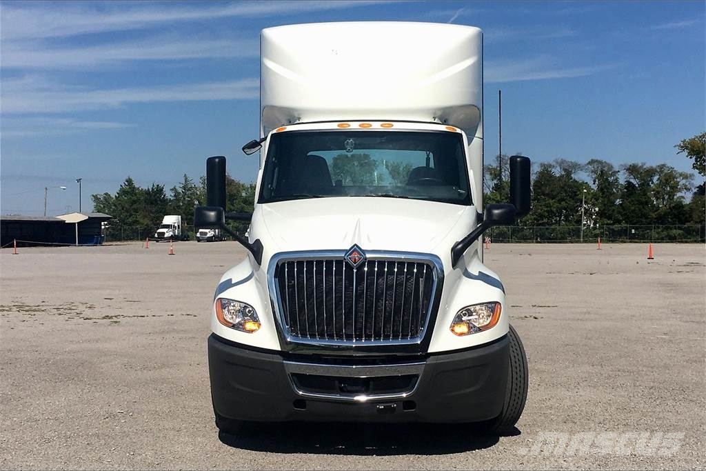 International LT625 6x4 Prime Movers