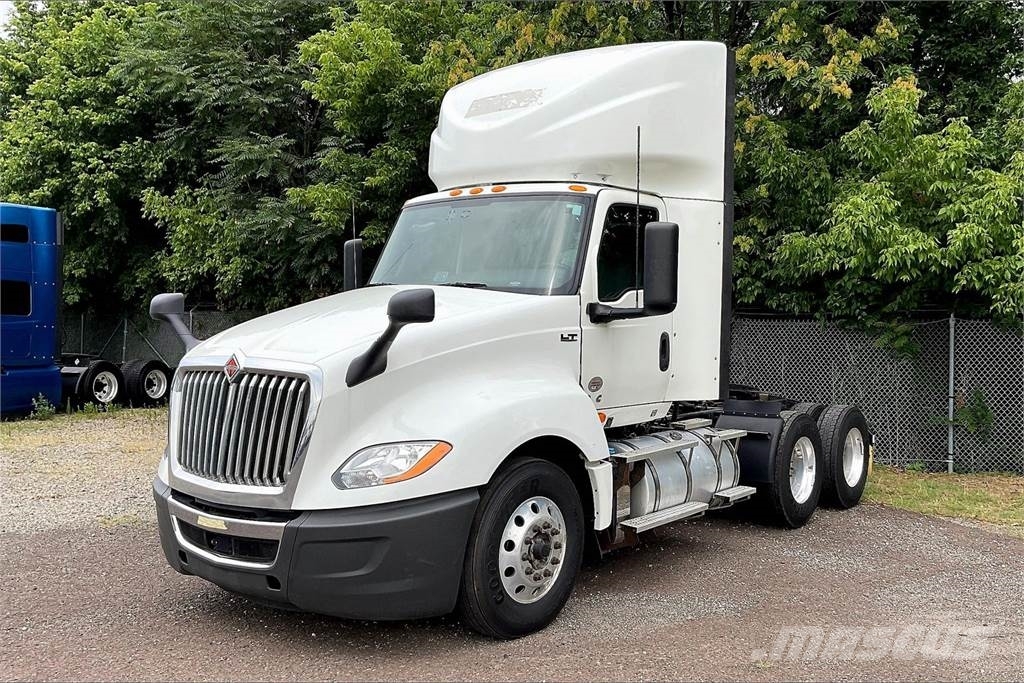 International LT625 6x4 Prime Movers