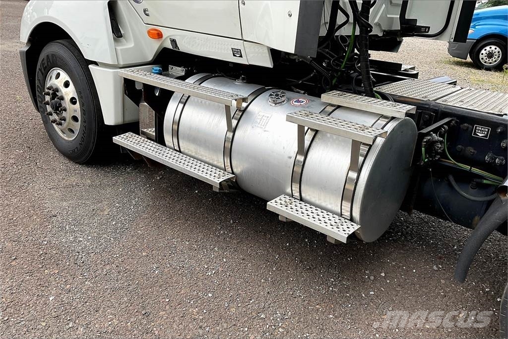 International LT625 6x4 Prime Movers