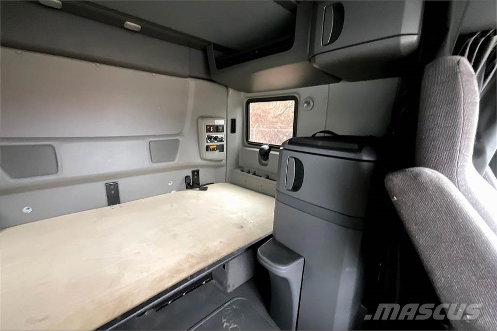 International LT625 6x4 Prime Movers