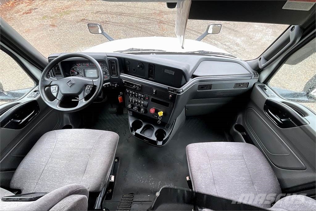 International LT625 6x4 Prime Movers
