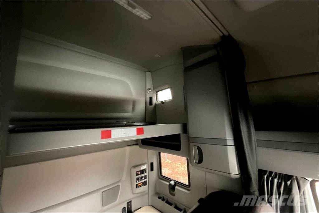 International LT625 6x4 Prime Movers