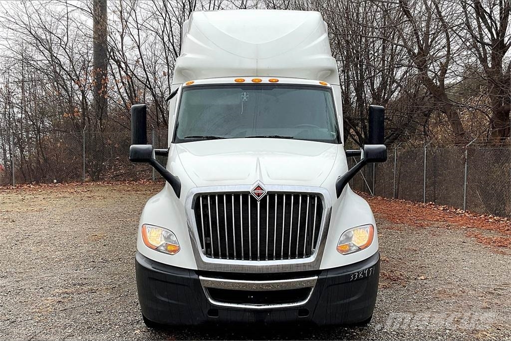 International LT625 6x4 Prime Movers