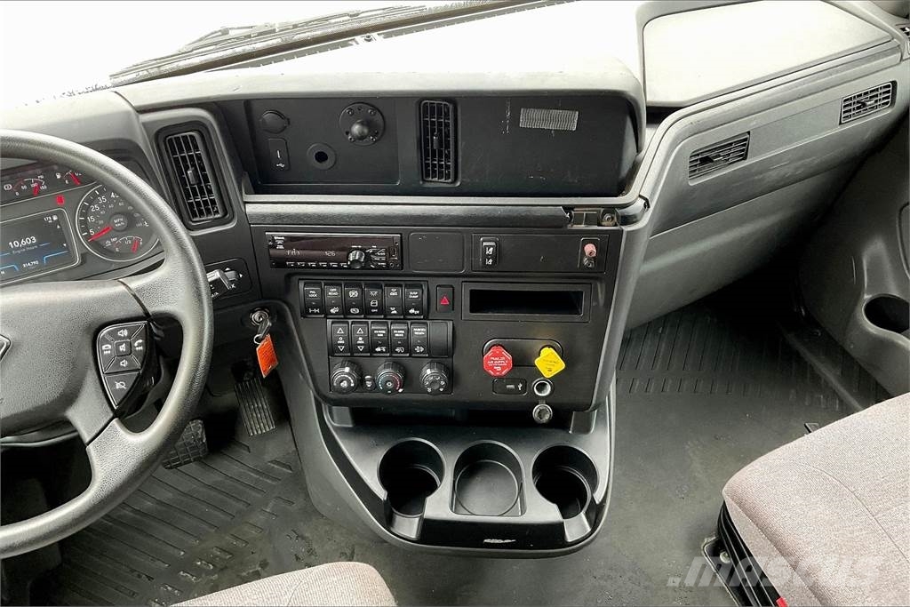 International LT625 6x4 Prime Movers