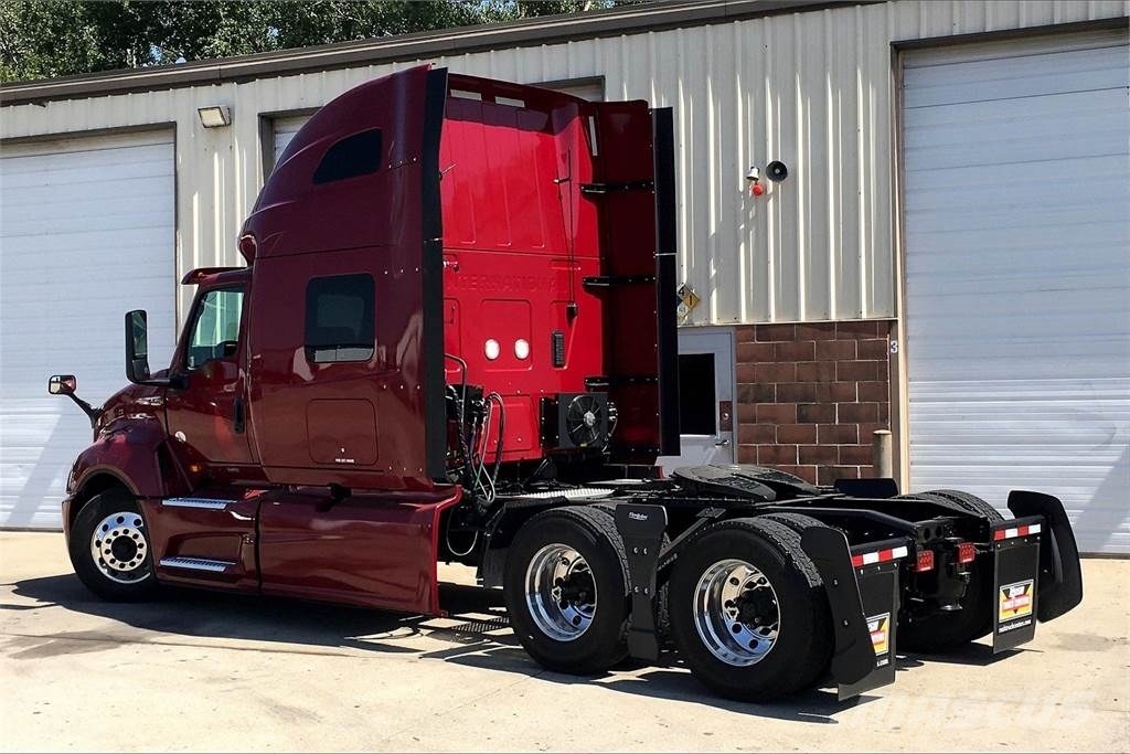 International LT625 6x4 Prime Movers