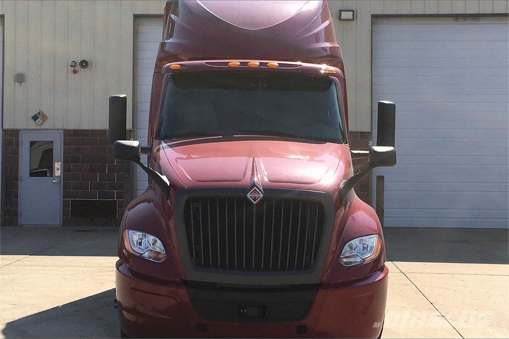 International LT625 6x4 Prime Movers