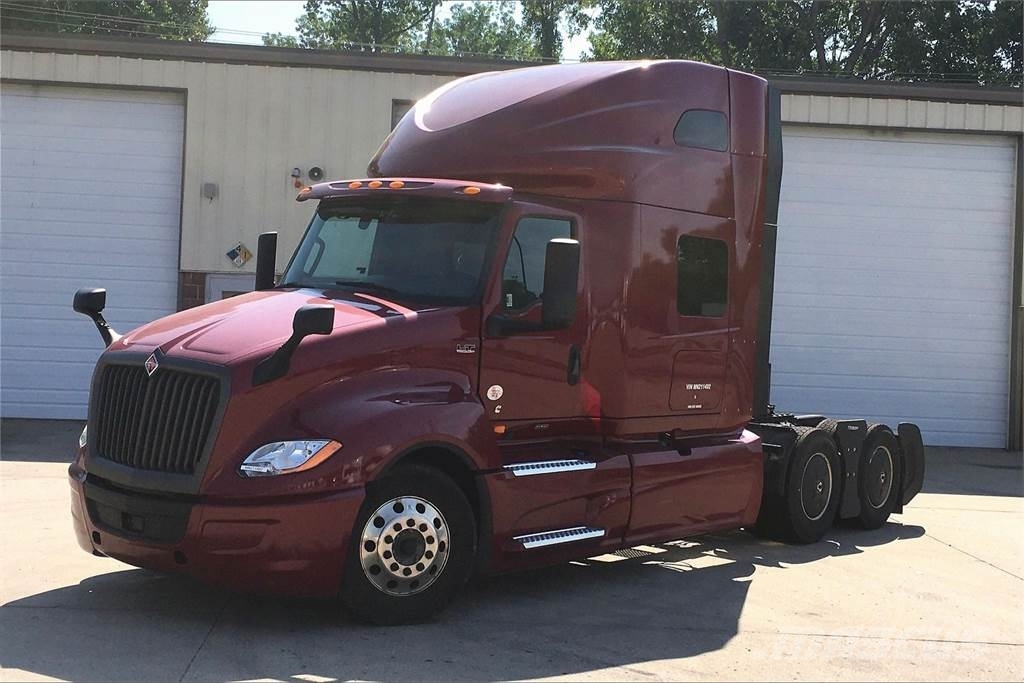 International LT625 6x4 Prime Movers