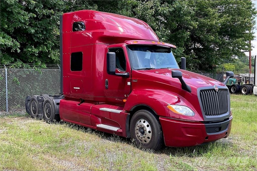 International LT625 6x4 Prime Movers