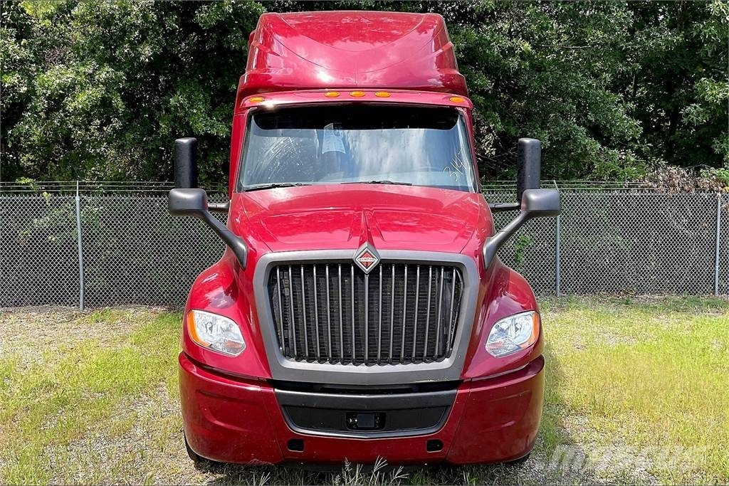 International LT625 6x4 Prime Movers