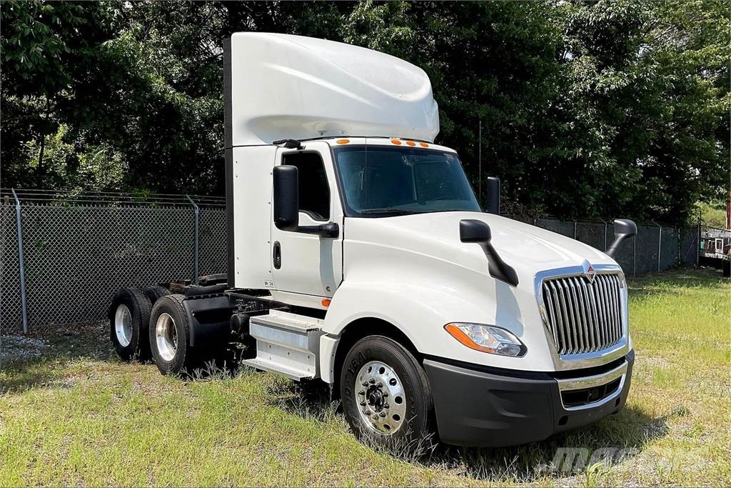 International LT625 6x4 Prime Movers