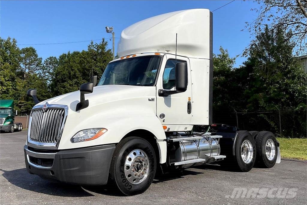 International LT625 6x4 Prime Movers