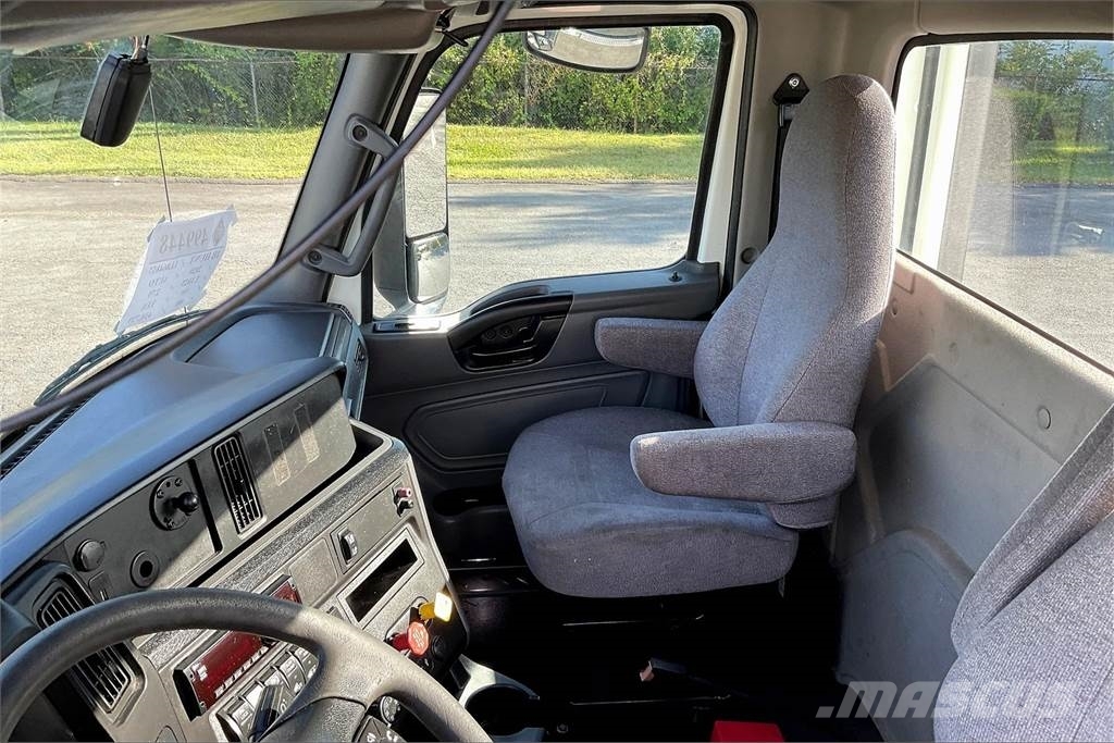 International LT625 6x4 Prime Movers