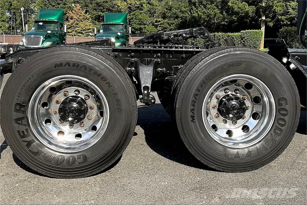 International LT625 6x4 Prime Movers