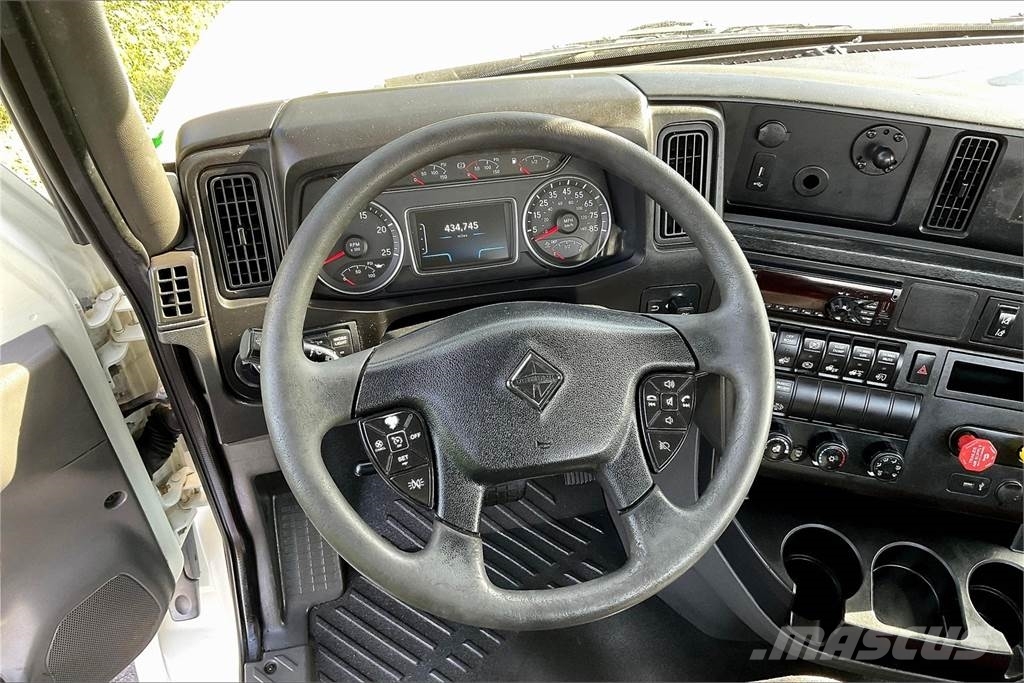 International LT625 6x4 Prime Movers