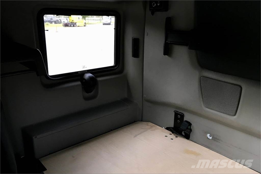 International LT625 6x4 Prime Movers