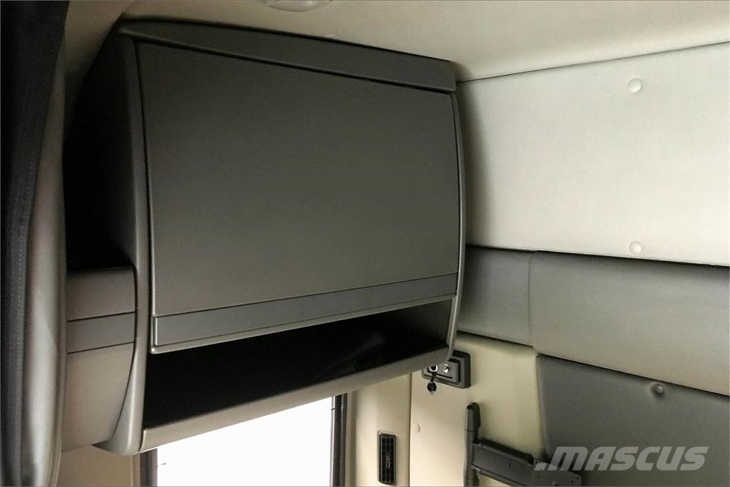 International LT625 6x4 Prime Movers